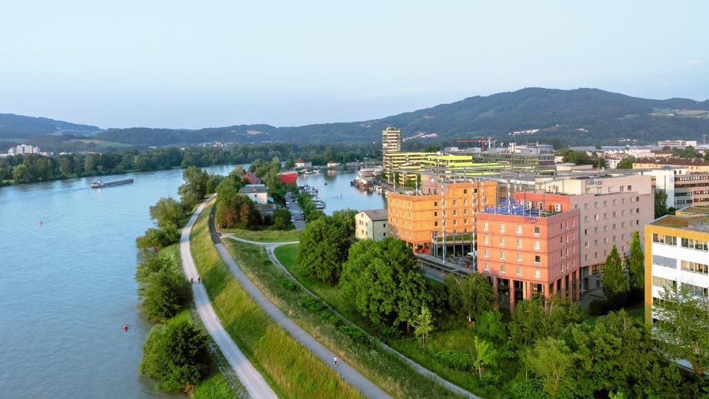 Trans World Hotel Donauwelle - 1