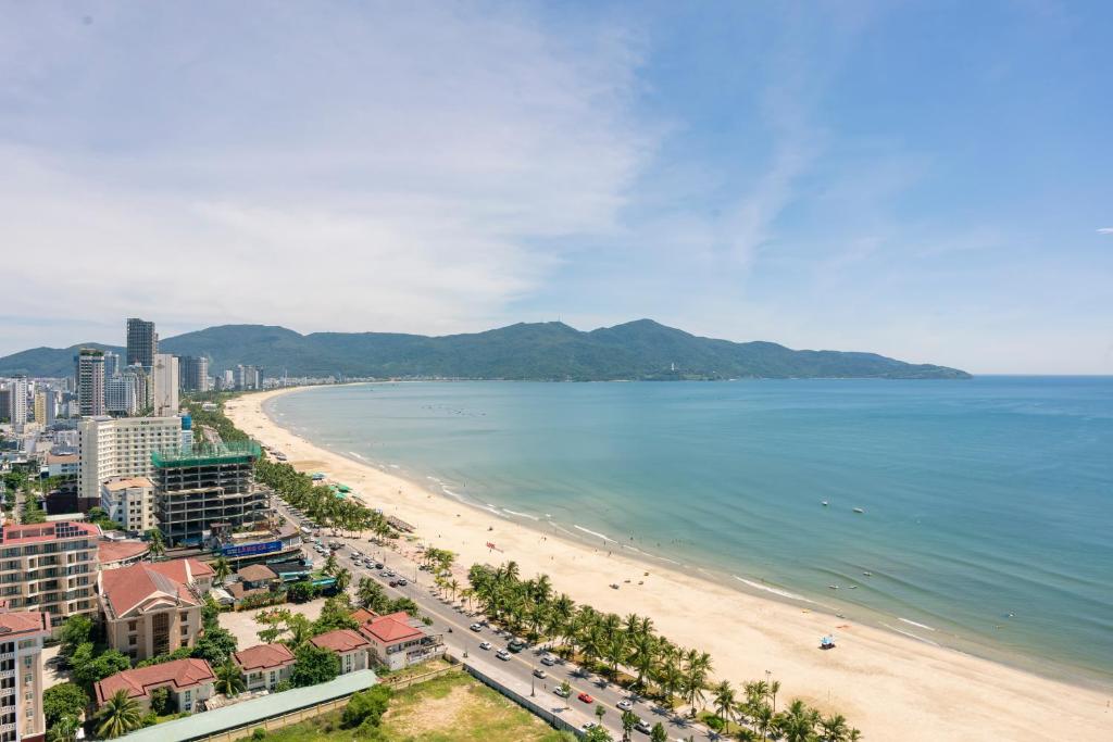 2BR Apartment by My Khe Beach - Beachfront escape, Danang