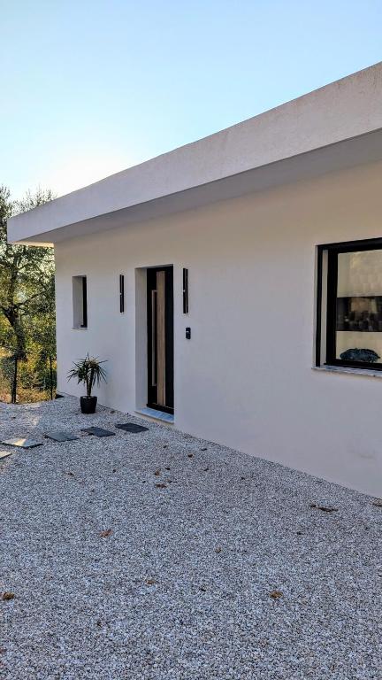 Olive Grove Retreat - 3