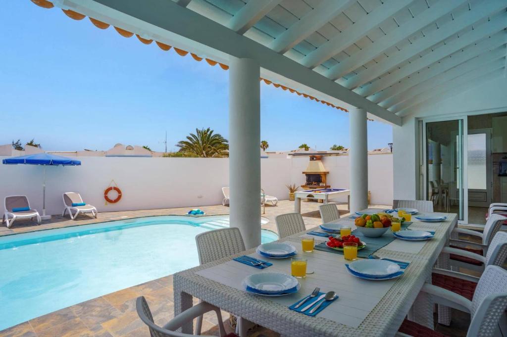 Villa Esmeralda by Villa Plus - 2