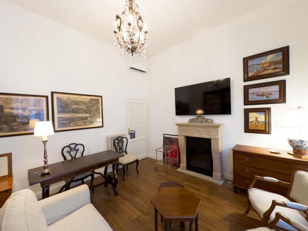 Santa Caterina Palace Apartment in Florence-3 Bedroom - 5