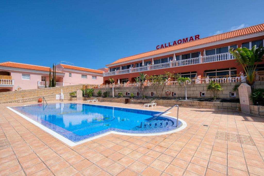 Apartamentos Callaomar — Swimming pool in Callao Salvaje, Canary Islands