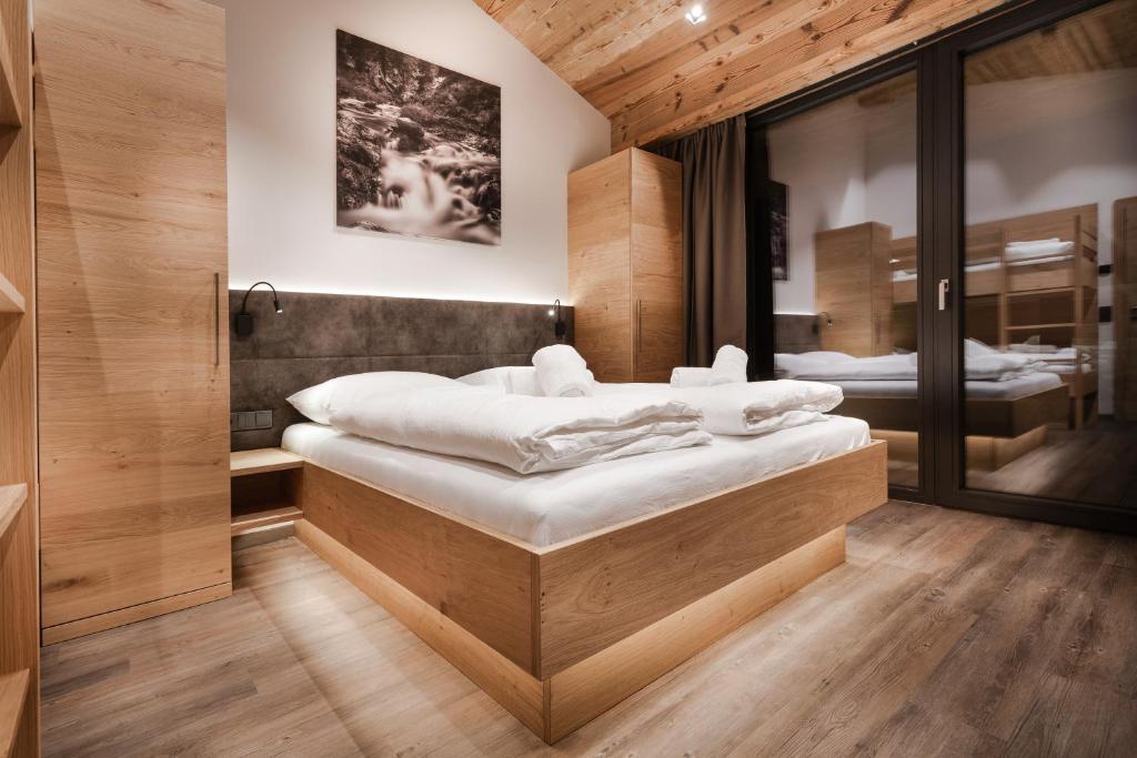 Two Bedroom Apartment with Balcony - Top 20