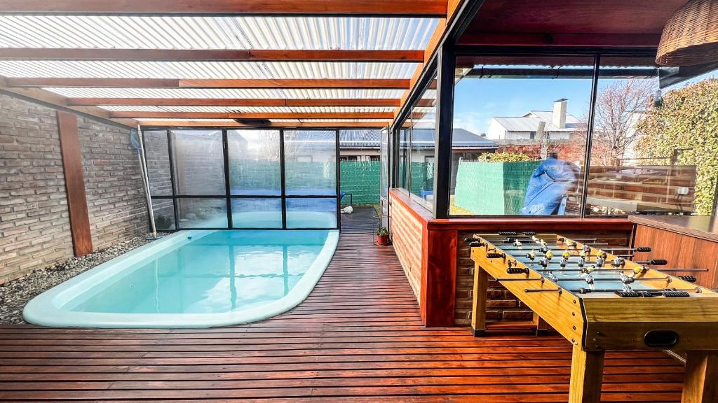 RentUp - Casa con piscina climatizada en una zona tranquila de Bariloche - 3