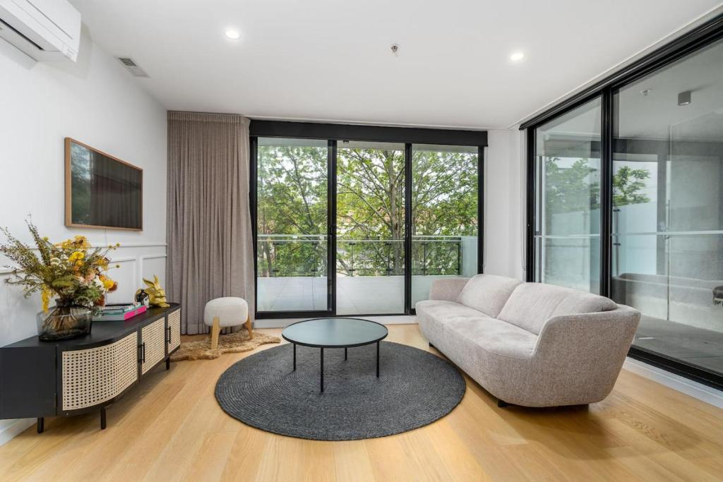 Stylish 2BR Sanctuary in the Heart of Braddon - Hosted by Canstay, Canberra