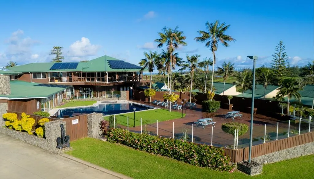 South Pacific Resort Hotel, hotel v Burnt Pine