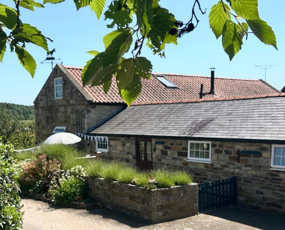 Twattleton Cottage, Kilburn, Kilburn - pet-friendly stay