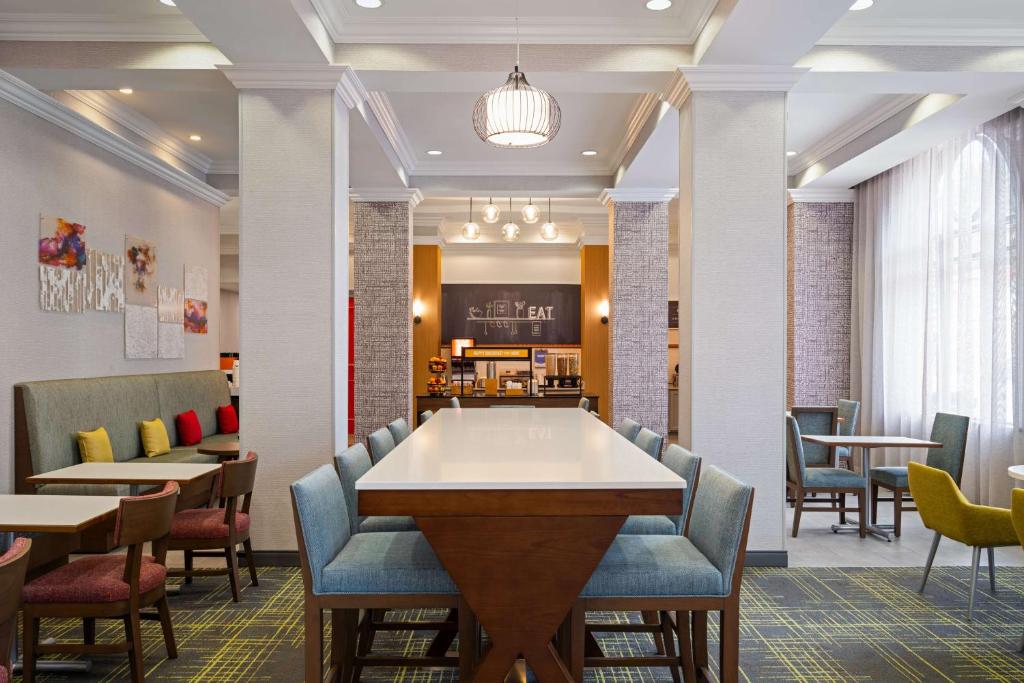 4. 햄튼 인 앤 스..