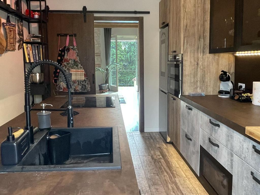 Holyday Luxury Apartment with Jacuzzi Tub - 3