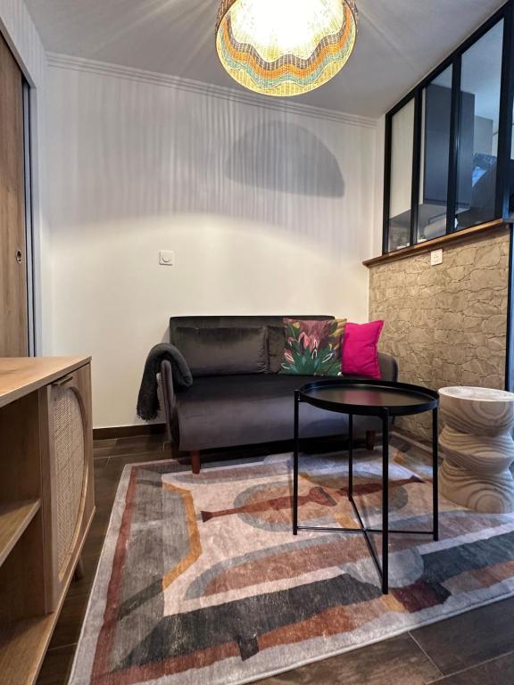 Modern Apt near Montmarte 2 mins from metro Château Rouge, Paryż