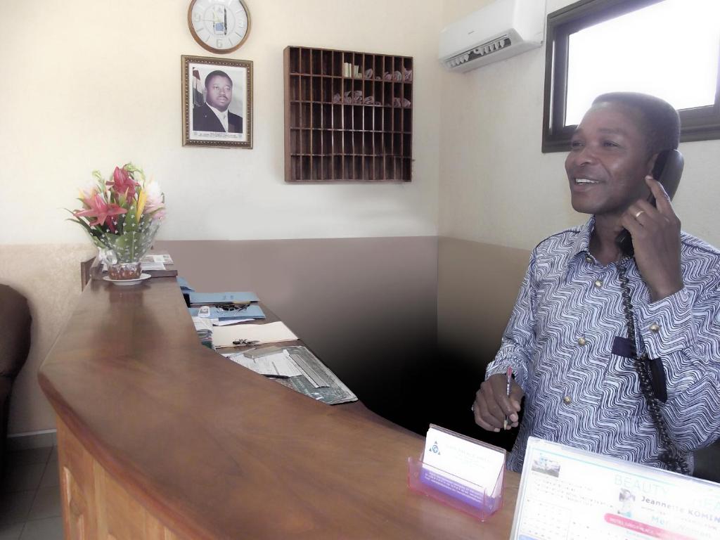 フロント・ロビー