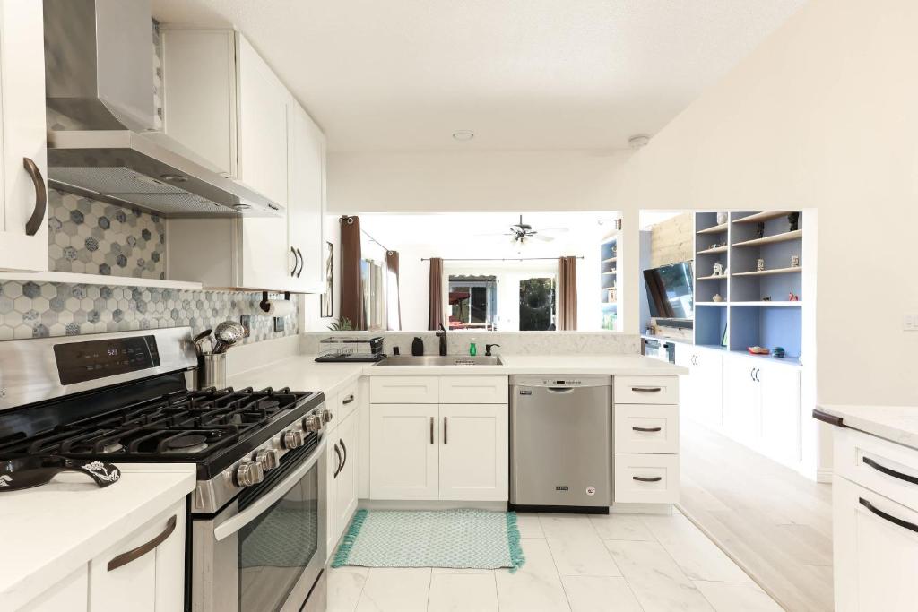 Pristine Poway Retreat, Poway