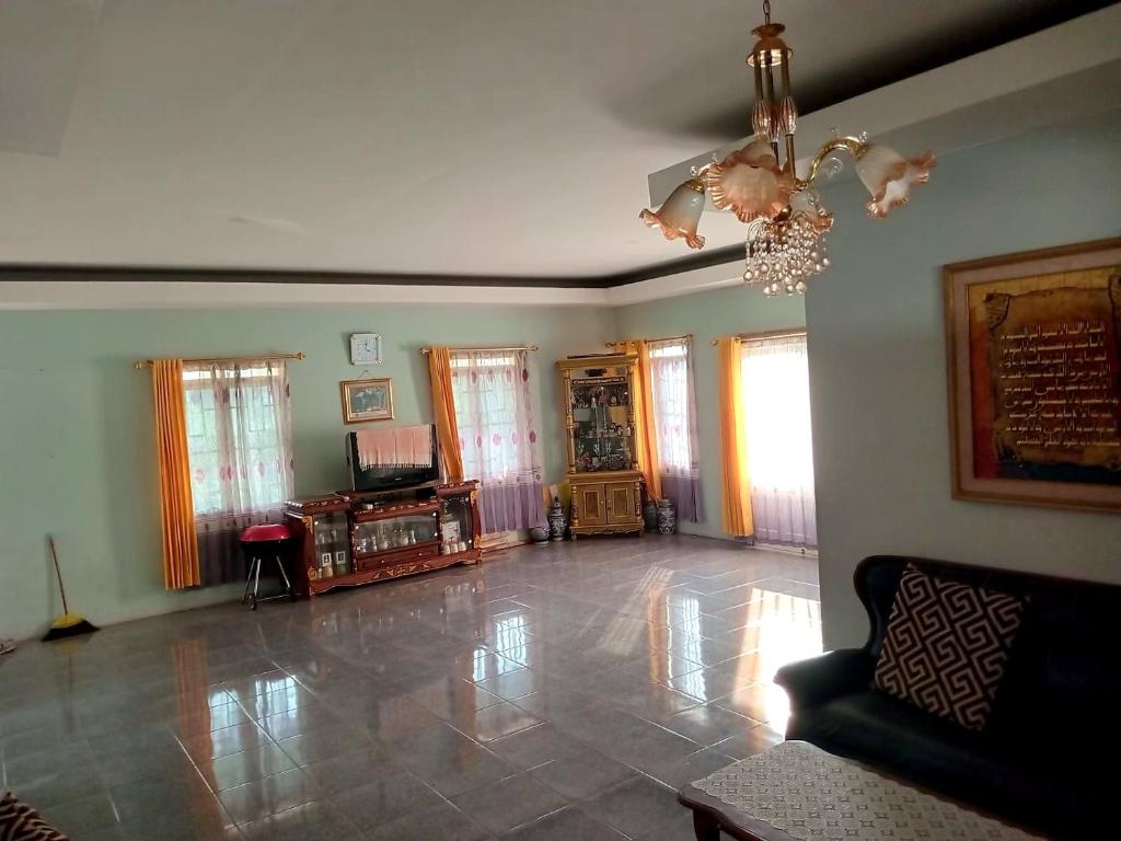 Ast house, Cikareumbi 2