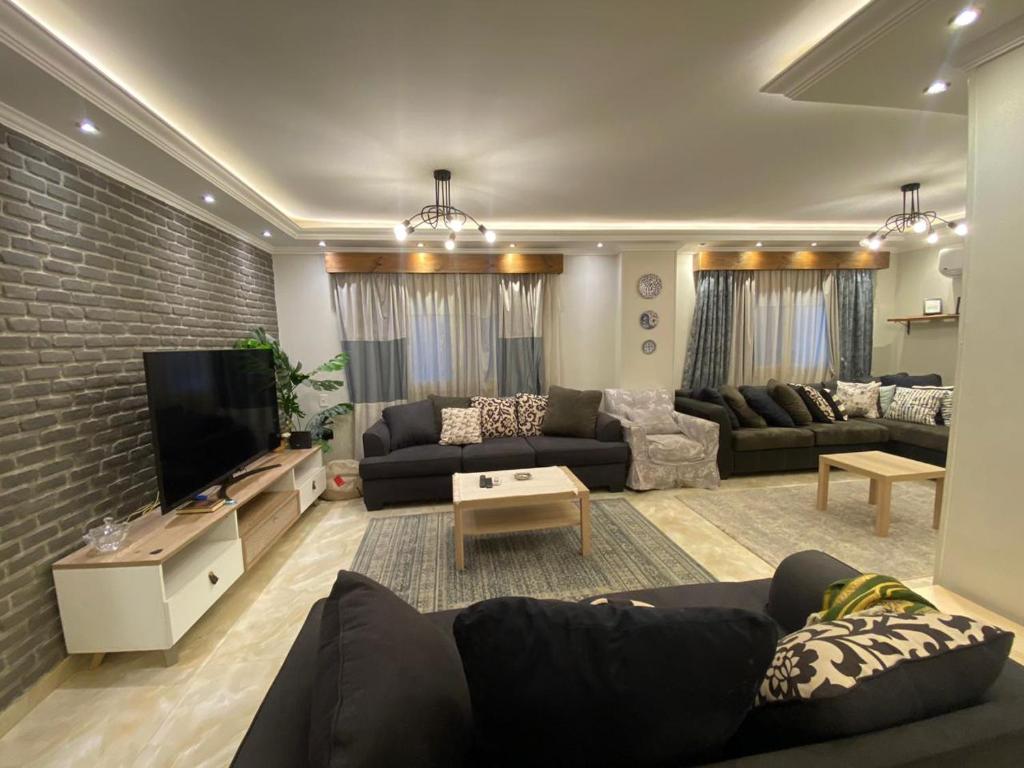 Serene El Mohandessin سيرين المهندسين, Káhira