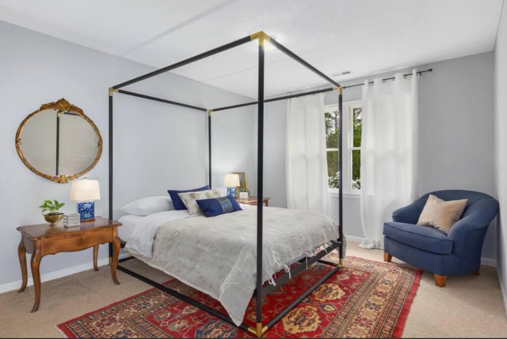 Hollyhock House! Close to UNC, RTP, and Duke!, Durham