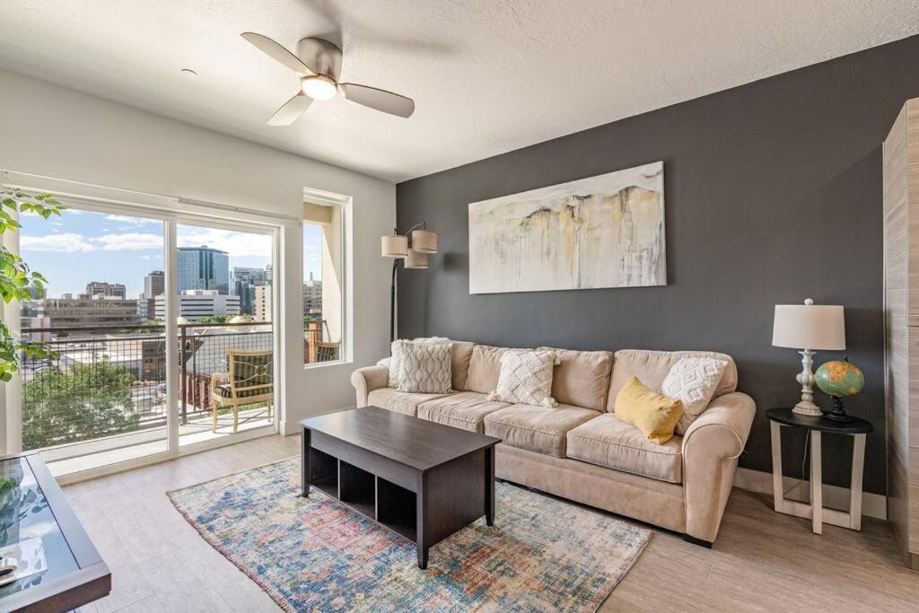 6th floor Luxury Apt - King Bed Pool Prkng Gym NEW, Salt Lake City