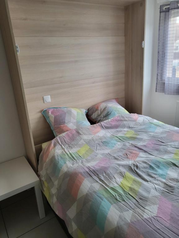 3 Next To Paris, Montreuil