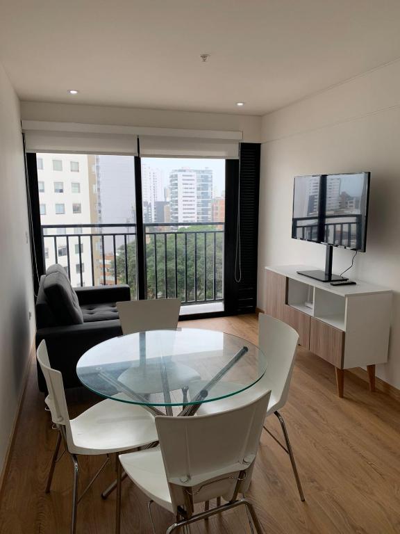 Departamento de estreno en avenida Pardo Miraflores - 1