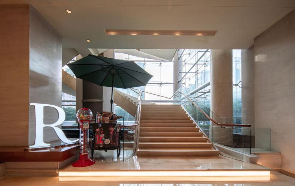 Lobby, Renaissance Wuhan Hotel in Wuhan
