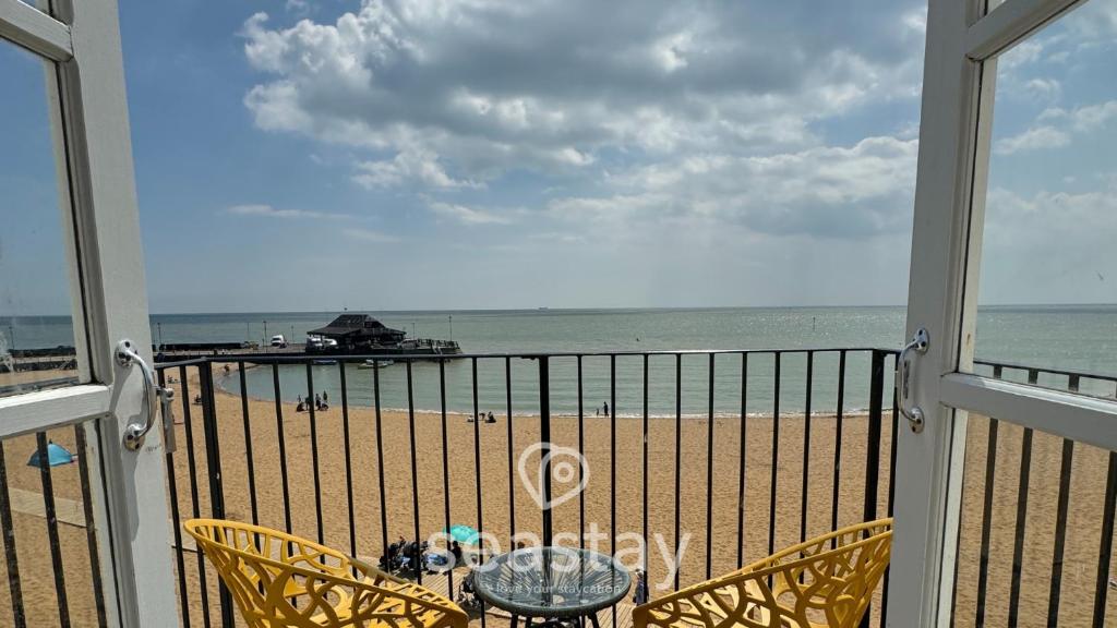 Beach Lookout - Direct Beach Access - No Guest Fee, Kent