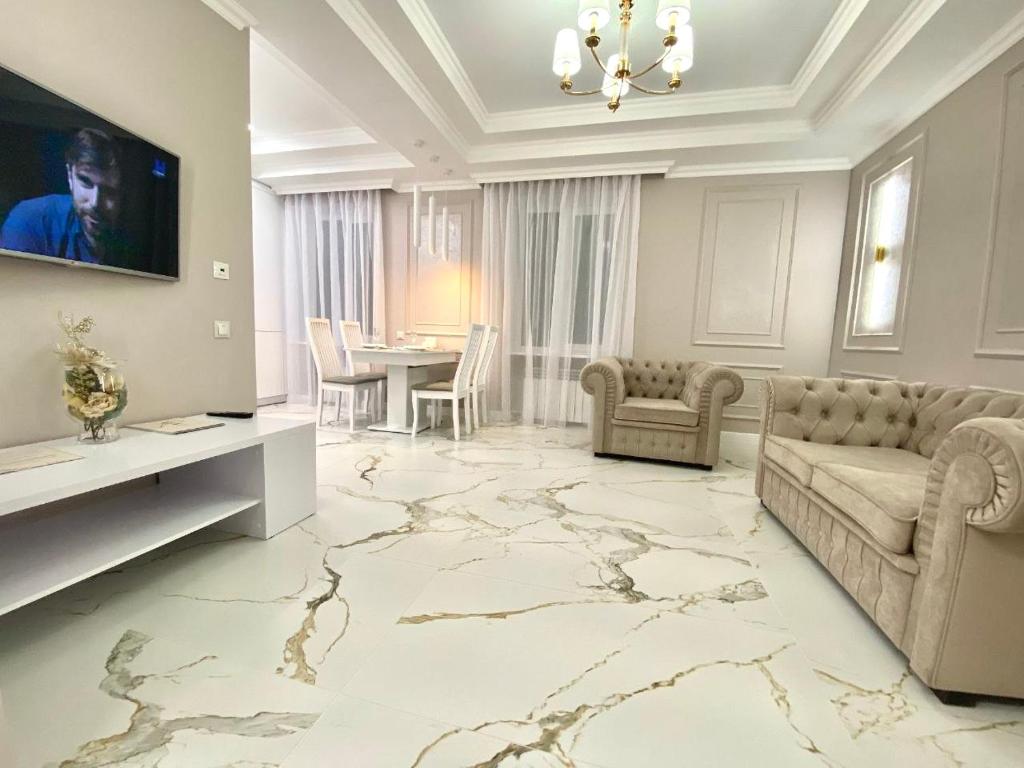 ApartPoltava NEW PALACE 2023 Вишукані апартаменти на Соборності Центр Готельні чеки, Poltava