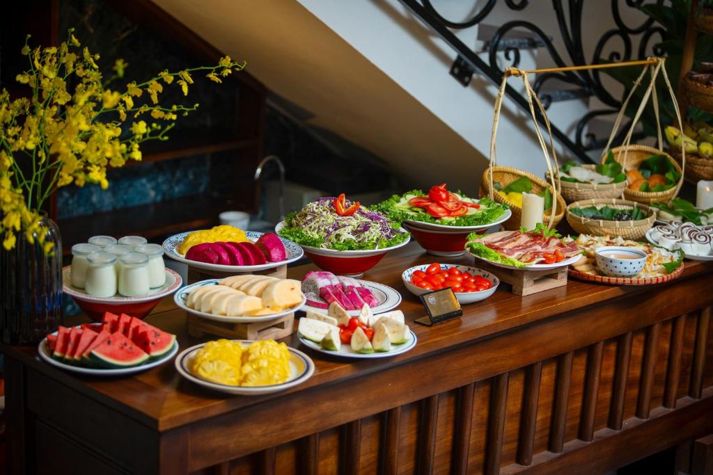 Tam Coc Mountain Sunset and Garden Hotel