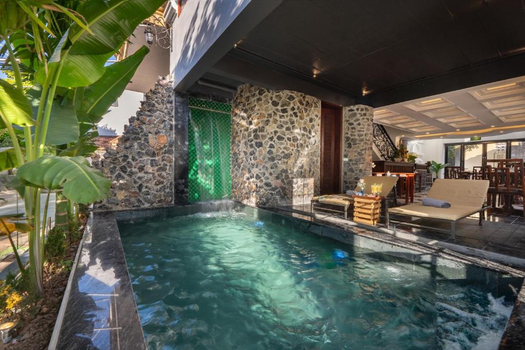 Tam Coc Mountain Sunset and Garden Hotel