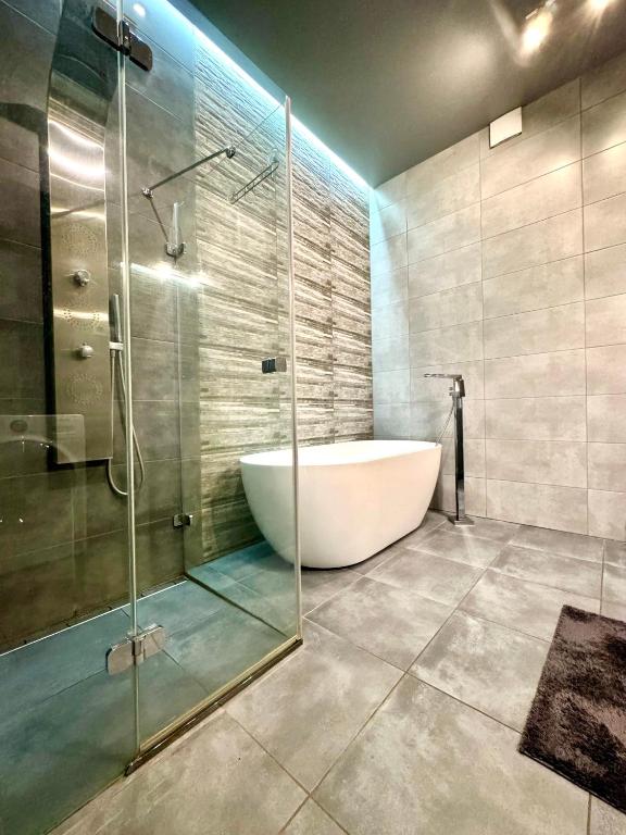 ApartPoltava Дизайнерська студія в ЕЛІТНІЙ новобудові розкішна ВАННА, Сонячний парк, Poltava