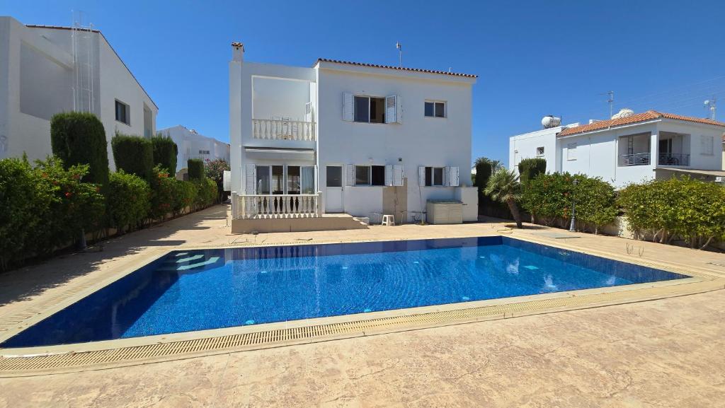 Villa Dafni Malama, Paralimni