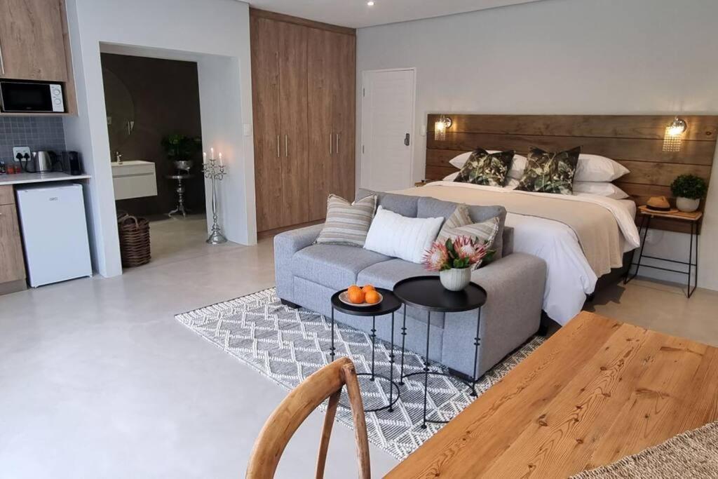 C'est la Vie 3, Franschhoek