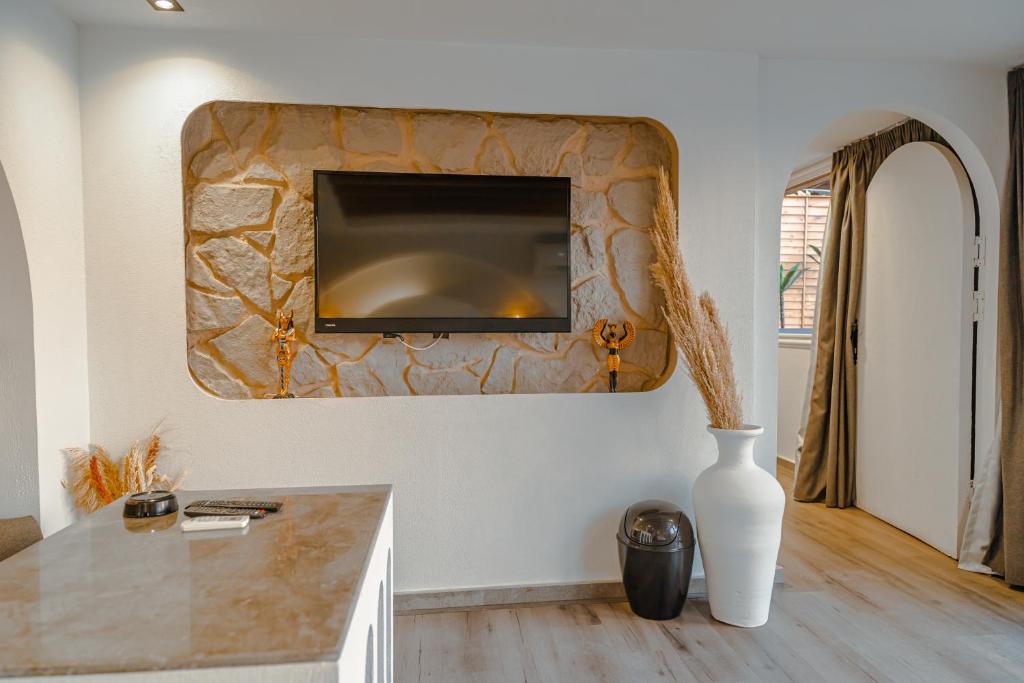 Shared lounge/TV area