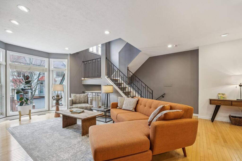 Charming, Washington's Landing Island, Pittsburgh