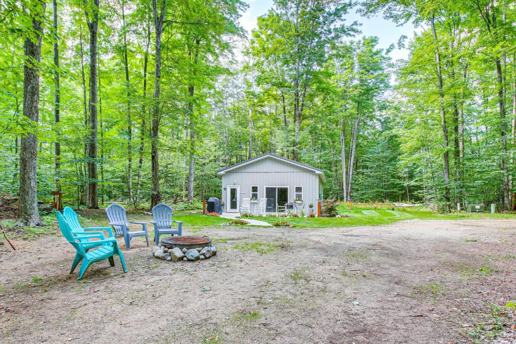 Hike, Ski and Unwind Michigan Escape with Fire Pit!, Lake Ann