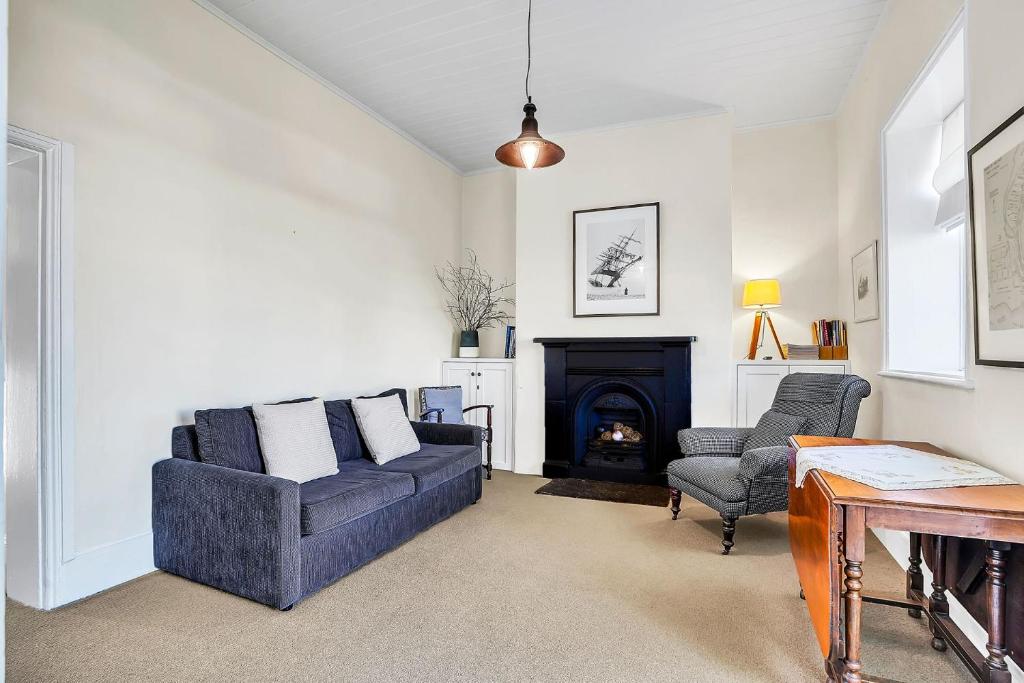 Cottage on James circa 1855, Port Fairy