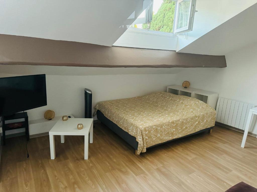 500m away from Main train & tramway Station, Central location, very quiet - 3