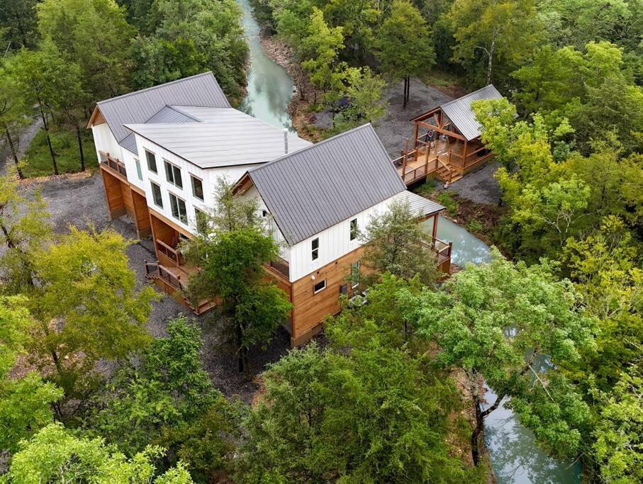 The Bridge of Wonders, Lux 5BR Creek Front with Gameroom, Stephens Gap