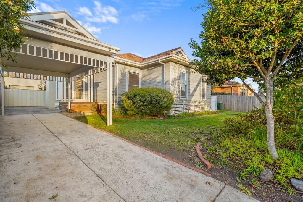 Elegant Luxury - Family Entertainer in Ringwood, Ringwood