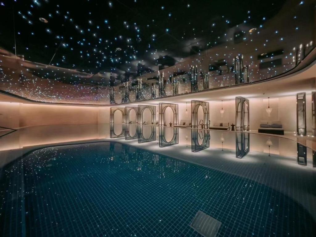 The Langbo Chengdu Ubc スイミングプール