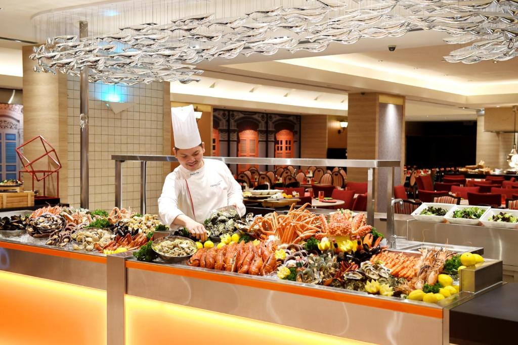 Restaurant, Royal Plaza on Scotts Hotel in Singapore