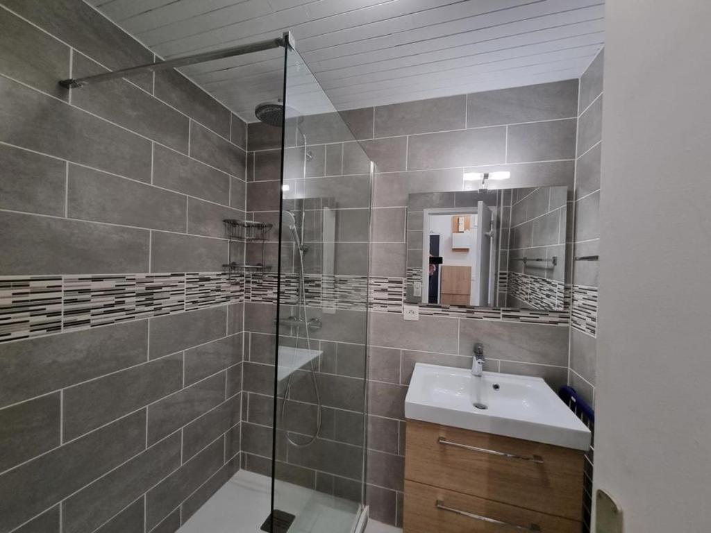 Appartement 6 personnes avec Parking Couvert - 1 chambre - 4 lits - Netflix & wifi haut débit - 4