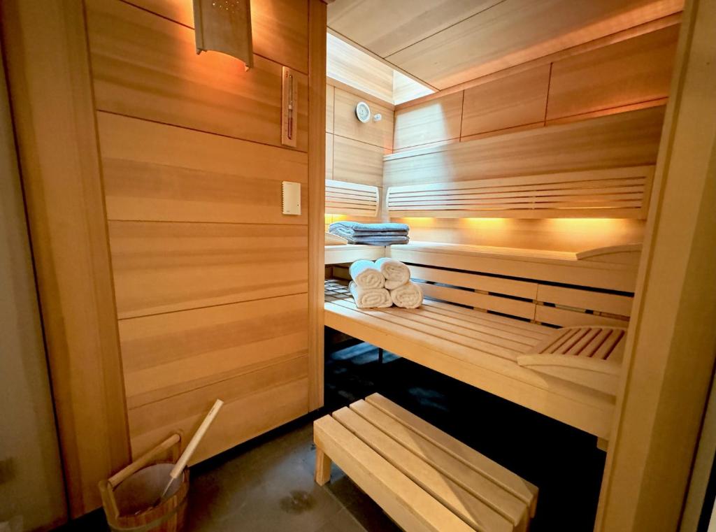 KITZ DELUXE SUITE 1 & 2 im Zentrum mit eigenem SPA & PARKEN by belle-stay - 3