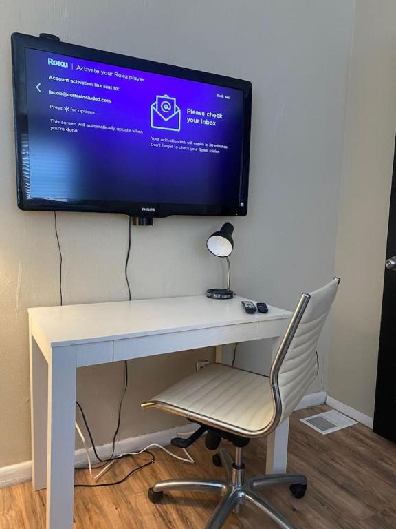 Dayton with 6 Beds Sleeps 8 4 Bedrooms plus WIFI, Dayton