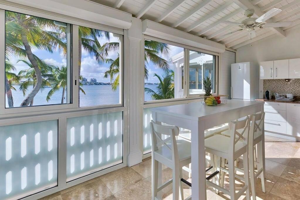 LA VIDA - Duplex on the beach, Baie Nettle