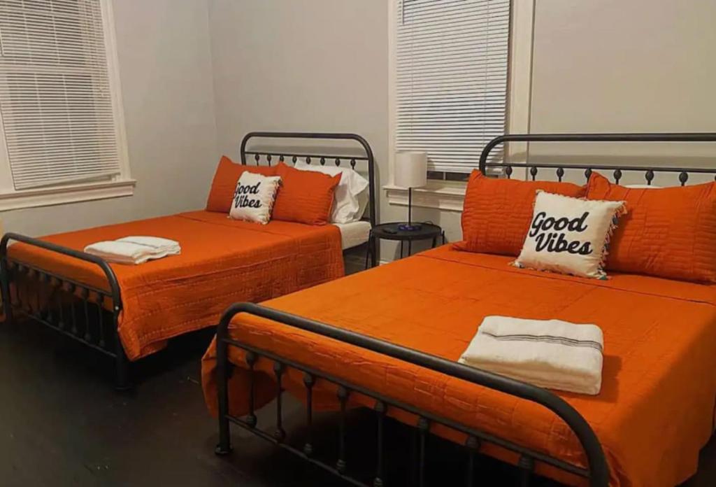 Luella Garr cluster, Charleroi