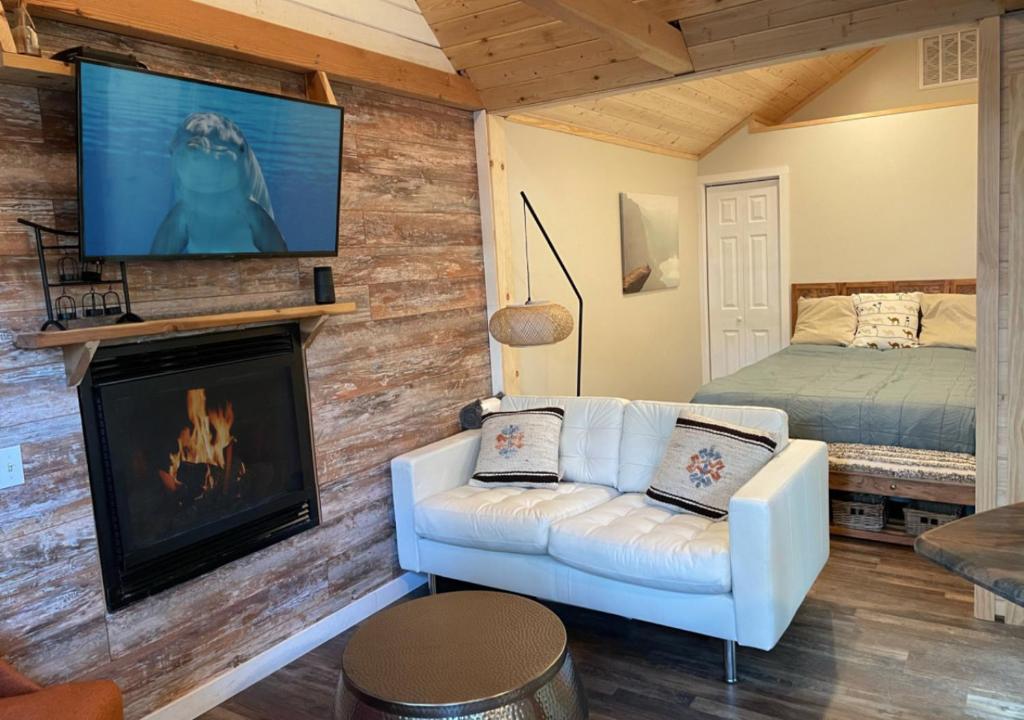 Bugsy's Hideout, Lake Arrowhead