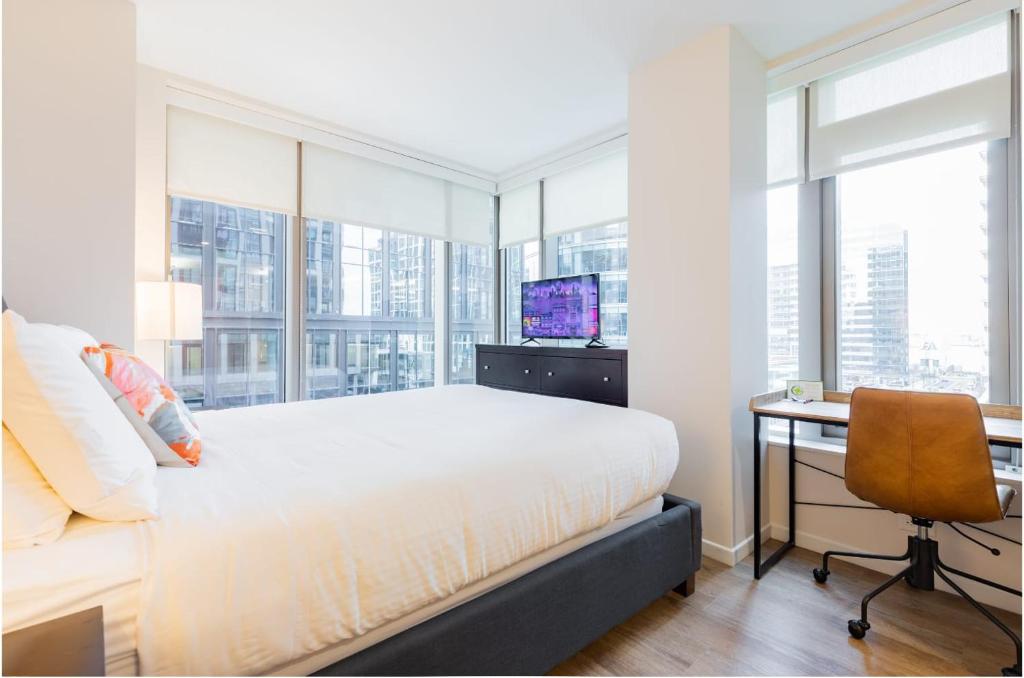 Chic Apt Seaport with Pool, Boston