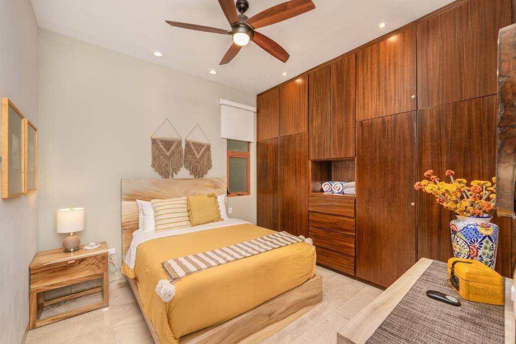 Unique BEACH FRONT condo with concierge - 4