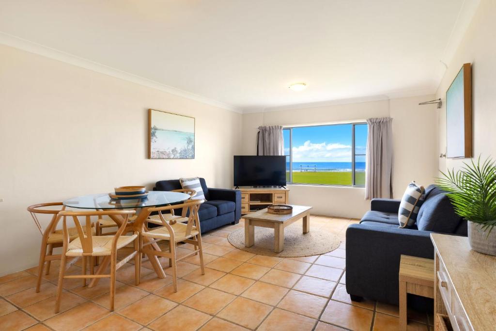 Absolute Beachfront Apartment 2B, Lennox Head