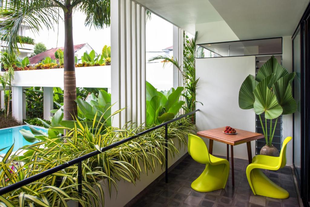 Balcony/terrace, Viroth's Hotel in Siem Reap