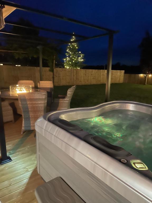 Wisteria Barn hot tub holidays in the Cotswolds, Badsey